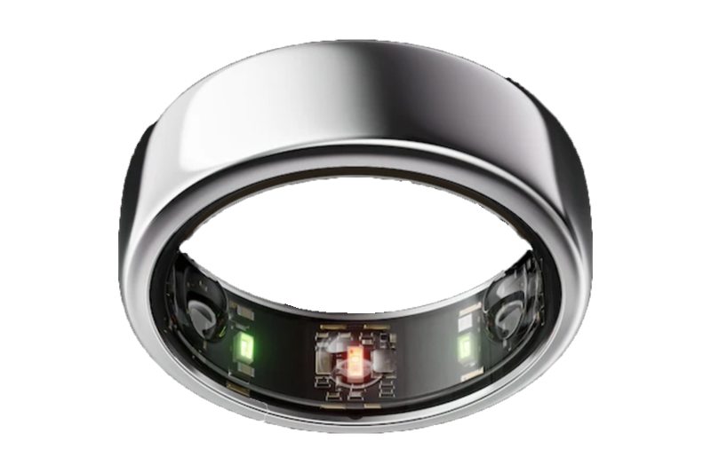 Man sieht das Horizon Design des Oura Rings.